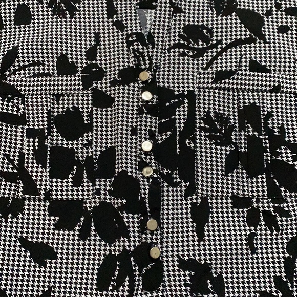 Black and White Pattern Top - Picture 4 of 13